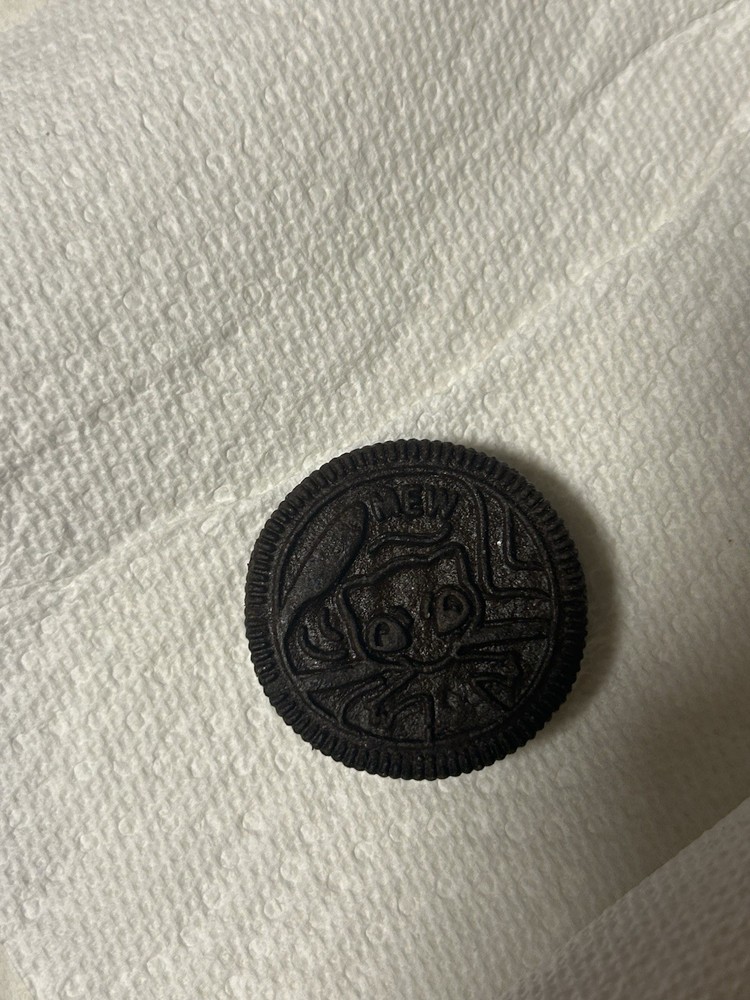 Mew Oreo, RARE,Limited Edition, MINT Condition, no cracks, Will ship safely. 