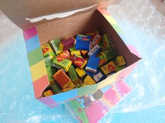 LOVE IS… MIXED FLAVORS SEALED BOX 100 PCS Assorted Bubble Valentine Gift