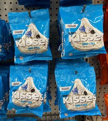 NEW Hershey’s Kisses Special Edition Cookies N Cream Flavor Kisses- LOT OF 4