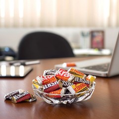 HERSHEY’S Miniatures Assorted Chocolate Candy – 15.9oz