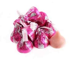 HERSHEY’S Kisses Strawberry Ice Cream Cone Crème & Cookies Candy (2 Pounds)