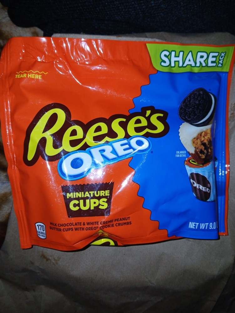 Reese’s OREO Miniature Cups Share Size Bag, Peanut Butter & Chocolate, 9.0 oz