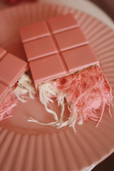 I’ts Crunché Angel Hair Viral Chocolate Bar, Pistachio Filled, Cotton Candy