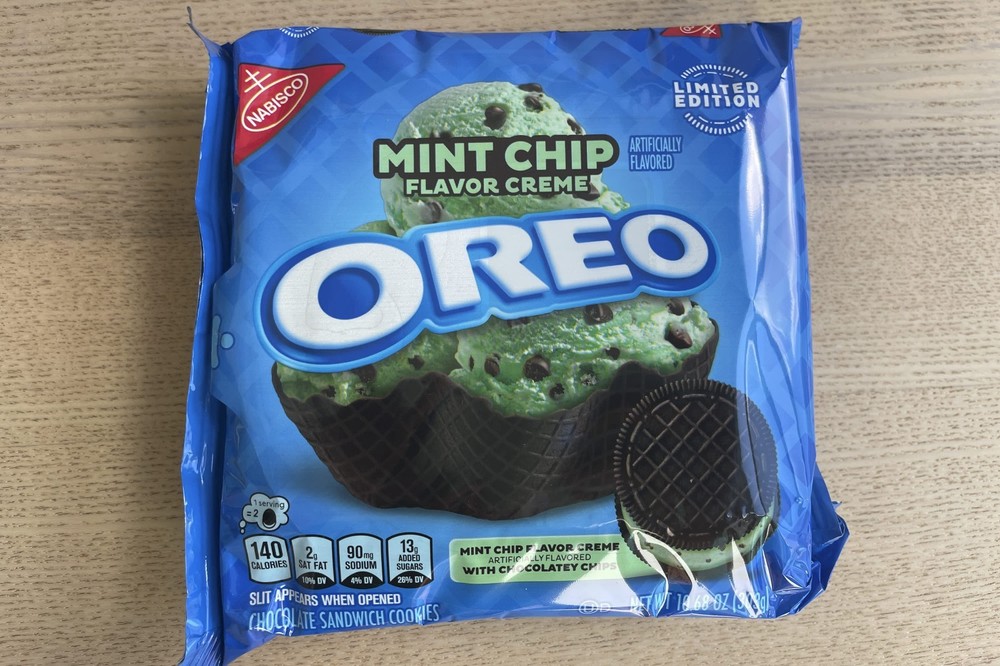 OREO Mint Chocolate Chip Flavor Creme Limited Edition Cookies BB Nov 2024