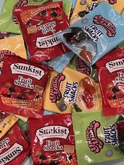 MIX MATCH FRUIT SNACKS-MINI POUCH CHEWY-BITE SIZE-BULK BAG PRICE ON THE GO SNACK
