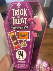 5 brand new boxes of mixture of halloween candy with 94 individual pieces perbox