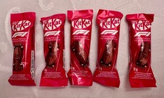 Nestle KitKat F1 Chocolate Race Car Limited Edition 5 pack & free F1 keychain!