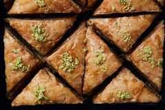 16-Piece Baklava Assortment – Cashew, Almond & Walnut | Handmade Mediterranean D