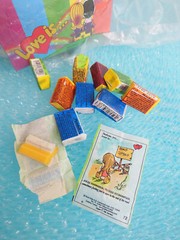 2 LOVE IS… MIXED FLAVORS SEALED BOXES 100 PCS Assorted Bubble Gums Valentine