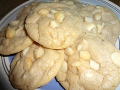 CHEWY HOMEMADE WHITE CHOCOLATE MACADAMIA NUT COOKIES (3 DOZEN)