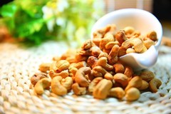 Granny’s Confections Cashew Brittle – 16 oz (454g) Premium Gourmet Candy – Th…