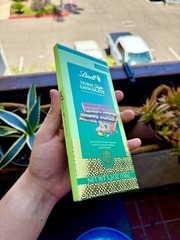 Lindt Dubai Style Chocolate Bar (5.3 oz/150g) – Pistachio and Kadayif Pastry