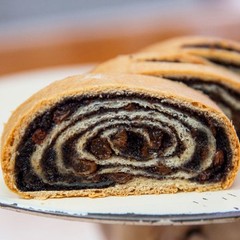Poppy Seed & Raisin Filled Kolachi Roll