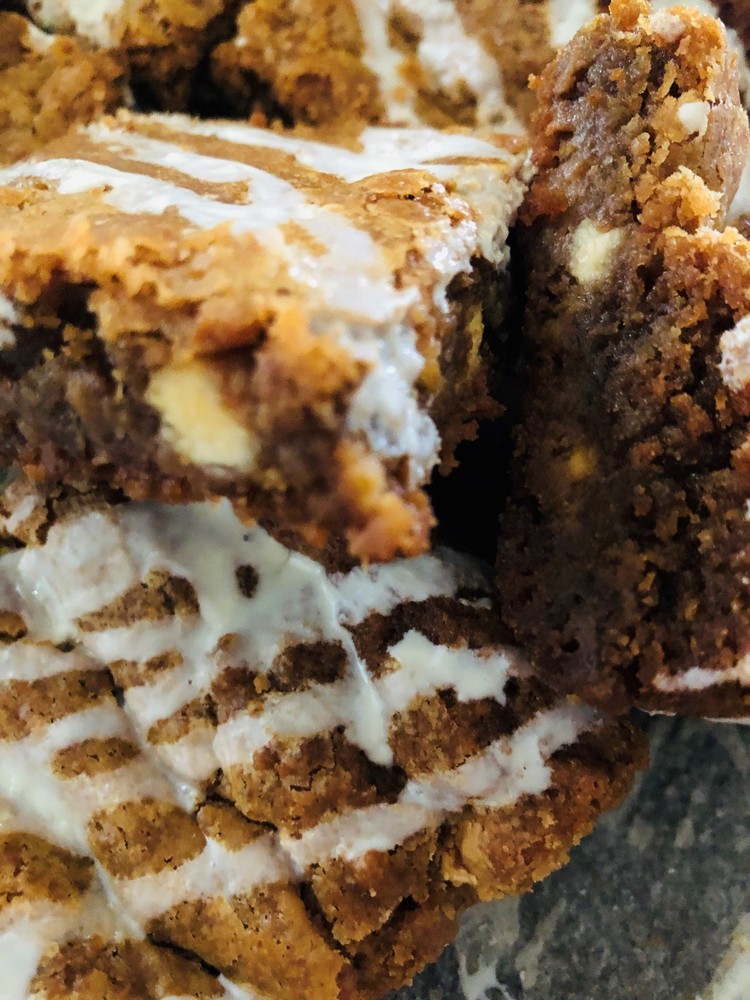 Homemade Cookie Butter Blondies with White Chocolate Ganache & WC Chips