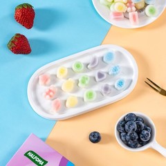 Gourmet Wax Bottle Chewy Candies: 32 Heart-Shaped Treats, Perfect for Gifting