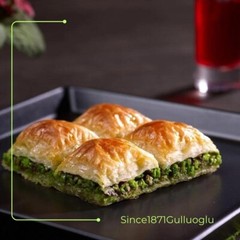 Gulluoglu Turkish Pistachio Baklava, 7 Pieces (0.55lb – 250gr) (Pack of 1),