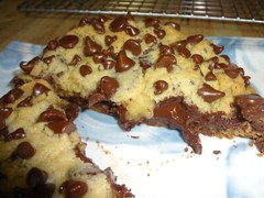 SOFT AND GOOEY BAKERY STYLE CHOCOLATE CHIP COOKIES (8 COLOSSAL SIZED COOKIES)