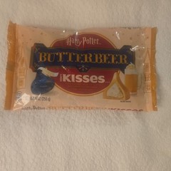 Hershey’s Kisses 9 oz. Harry Potter BUTTERBEER Creme Gold Chocolate BB 11/2025