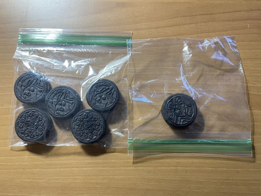 pokemon oreo rare 1 mew and 5 pikachus