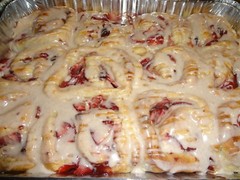 FLAVORFUL HOMEMADE STRAWBERRY CINNAMON ROLLS (1 DOZEN)