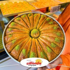 Gulluoglu Carrot Slice Triangle Baklava with Pistachio, 8 Pieces 2.38lb 1080 Gr.