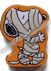 Peanuts Halloween Snoopy Dressed as Mummy Tin Sour Orange Candies New (0/1002)