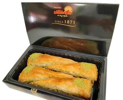 Gulluoglu Carrot Slice Triangle Baklava with Pistachio, 8 Pieces 2.38lb 1080 Gr.