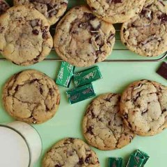 Andes Crème De Menthe Thins, Bulk & Delicious Creamy Chocolate Candy (2 Pounds)