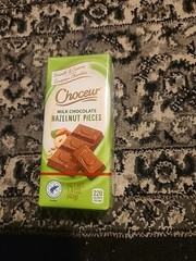 5 BARS CHOCEUR CHOCOLATE MILK Hazelnut Pieces 1.4 OZ ea x 5 bars total 200 grams
