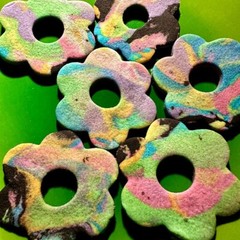 Homemade Gluten Free Rainbow Flower Shortbread Cookies – Big girlypop flowers!