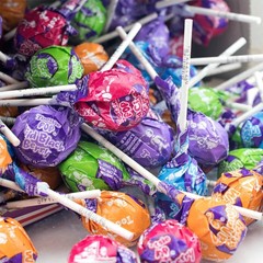 CHARMS Blow Pop Assorted, Bubbled Gum Filled Lollipops, Bulk Candy (2 Pounds)