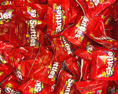 SKITTLES Original Fun Size, Individual Packs, 5 Flavors – Bulk Candy (4 Pounds)