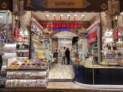 Gulluoglu Palace Roll Walnut Baklava, 18 Pieces (1.1lb – 500gr), daily fresh