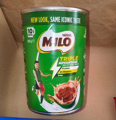 Aussie Snack Box Australia Milo – Vegemite Cheezels Shapes Lollies Jelly