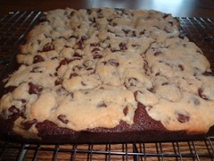 MOUTHWATERING HOMEMADE COOKIE DOUGH BROWNIES (9″ x 9″) TRAY