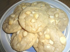 CHEWY HOMEMADE WHITE CHOCOLATE MACADAMIA NUT COOKIES (3 DOZEN)