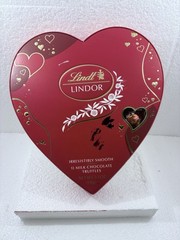 Lindt LINDOR Valentine’s Milk Chocolate Candy Truffles Heart Truffle Filling