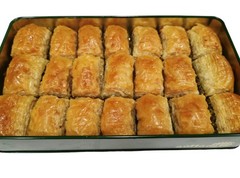 Gulluoglu Turkish Baklava 21 pieces (1.65lb – 750gr), Metal – Tin Box, daily