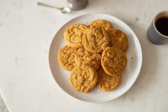 Walker’s Stem Ginger Shortbread Cookies – Scottish Treat, 5.3 Oz Box