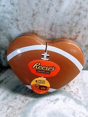 Reeses-8 pc Milk Chocolate/Peanut Butter Miniature Cups. 2.4oz/68gm.New-