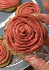 SOFT AND CHEWY HOMEMADE RASPBERRY CRUMBLE COOKIES (1 Dozen)