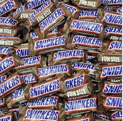 Snickerss Fun Size Candy Bars, Individually Wrapped, Bulk Candy of 70 CT -Hallow