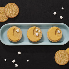 OREO Lemon Creme Sandwich Cookies, Party Size, 24.95 oz….