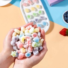 Gourmet Wax Bottle Chewy Candies: 32 Heart-Shaped Treats, Perfect for Gifting
