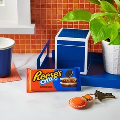 OREO Milk Chocolate and White Creme Peanut Butter Cups, Candy Packs, 1.4 oz 2…