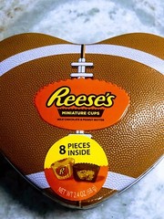 Reeses-8 pc Milk Chocolate/Peanut Butter Miniature Cups. 2.4oz/68gm.New-
