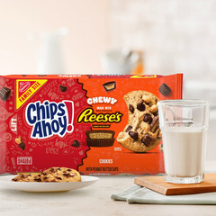 CHIPS AHOY Chewy Chocolate Chip Cookies Reese’s Peanut Butter Cups 14.25oz