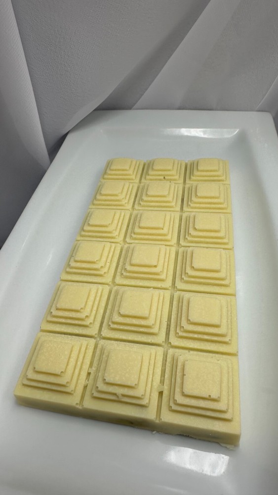 Rich White Dubai chocolate bar for chocolate lovers full of Pistashio 230 g!