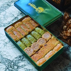 Gulluoglu Assorted Turkish Baklava 25 pieces (1.76lb – 800gr), Metal Box