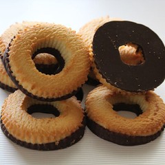 Original Győri Pilóta Vanilla Flavored Ring Cookie Dipped Dark Chocolate 150gx6